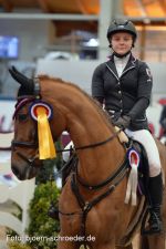 Maren Hoffmann und die DSP Stute Goldquelle siegten beim CSI Neustadt - Foto: Schroeder